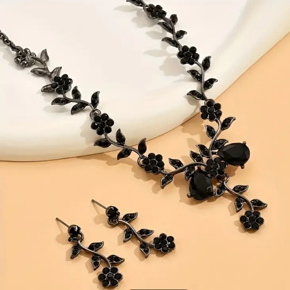 Silver & Black Flower Crystal Drop Earrings Plus Elegant Necklace Jewelry Set